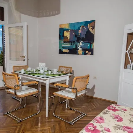 Marion Apartment *